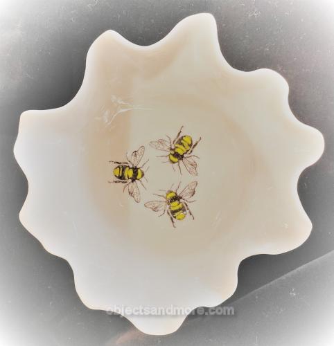 Lg Ruffle Bee Bowl by THERESA HOWARD